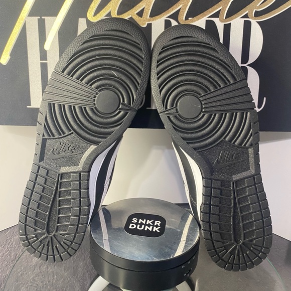 Nike Dunk Low Black Panda - Picture 3 of 3